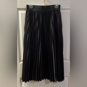 Elegant Black Pleated Skirt